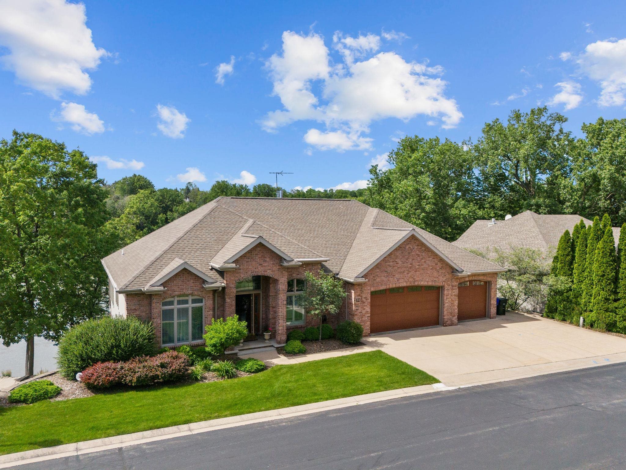 Appleton, Wisconsin 54915, United States, 4 Bedrooms Bedrooms, ,5 BathroomsBathrooms,Residential,Active,134944