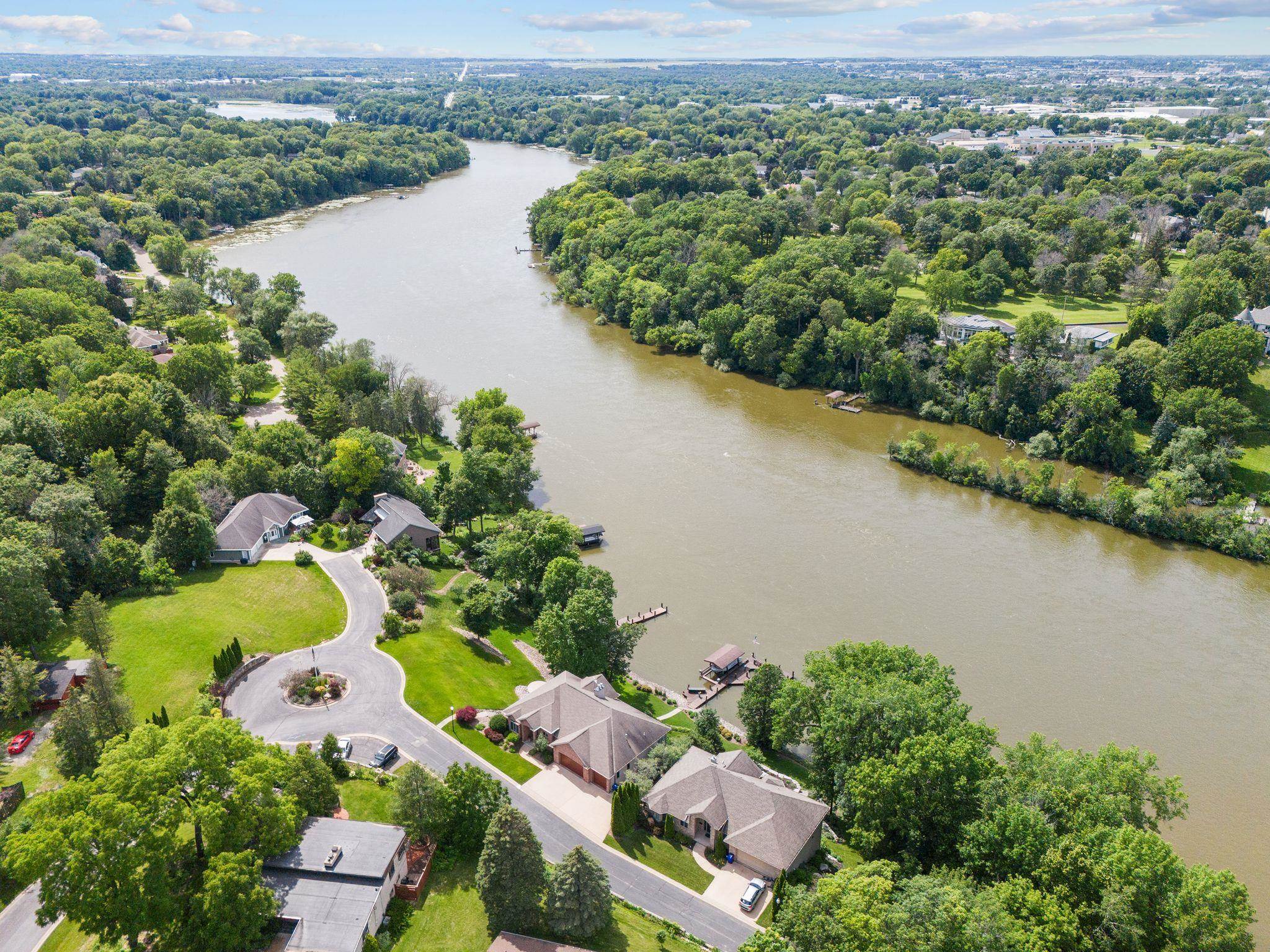 Appleton, Wisconsin 54915, United States, 4 Bedrooms Bedrooms, ,5 BathroomsBathrooms,Residential,Active,134944