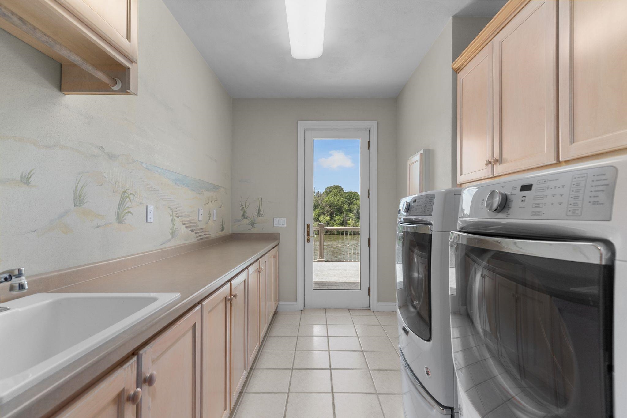 Appleton, Wisconsin 54915, United States, 4 Bedrooms Bedrooms, ,5 BathroomsBathrooms,Residential,Active,134944