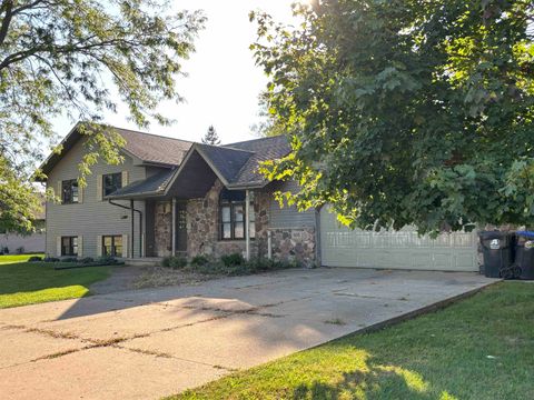 Photo of 650 S 5TH Avenue, WINNECONNE, WI 54986 (MLS # 50316178)