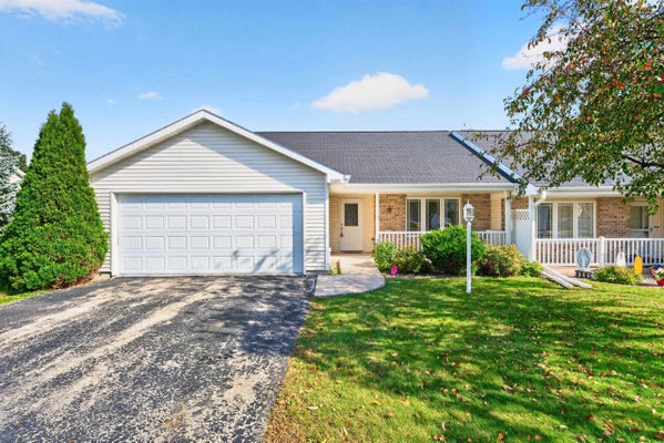 246 WYLDEWOOD DR, OSHKOSH, WI 54904 - Image 42dccbc6a73672eefffbb192b7ae4e1c/1964813646