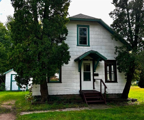 Photo of 809 9TH Street, WAUPACA, WI 54981 (MLS # 50333012)