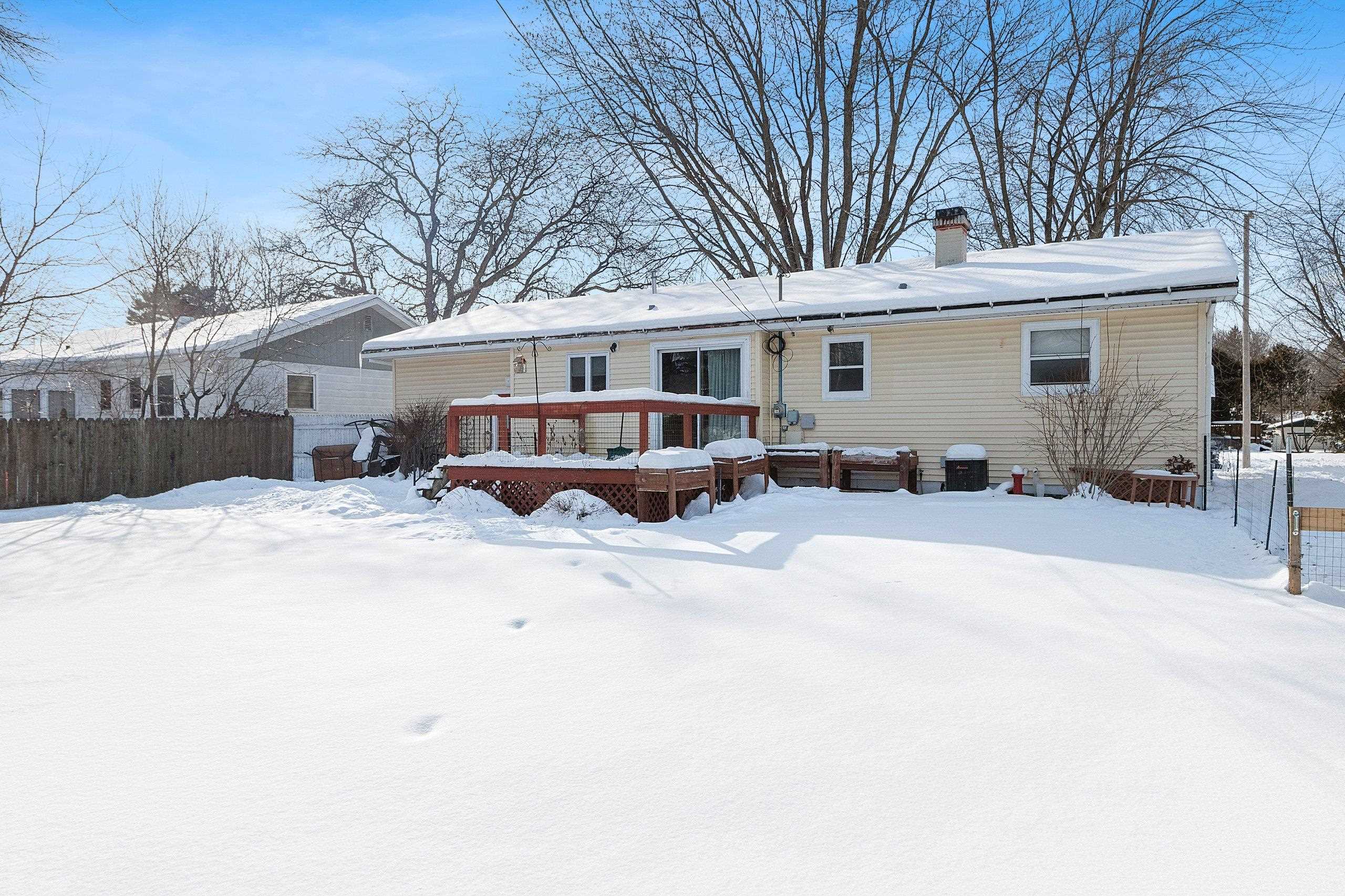 Shawano, Wisconsin 54166, United States, 2 Bedrooms Bedrooms, ,1 BathroomBathrooms,Residential,Pending,1397