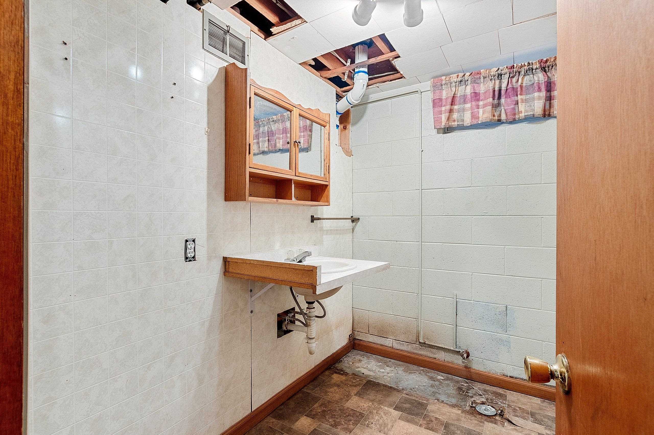 Shawano, Wisconsin 54166, United States, 2 Bedrooms Bedrooms, ,1 BathroomBathrooms,Residential,Pending,1397