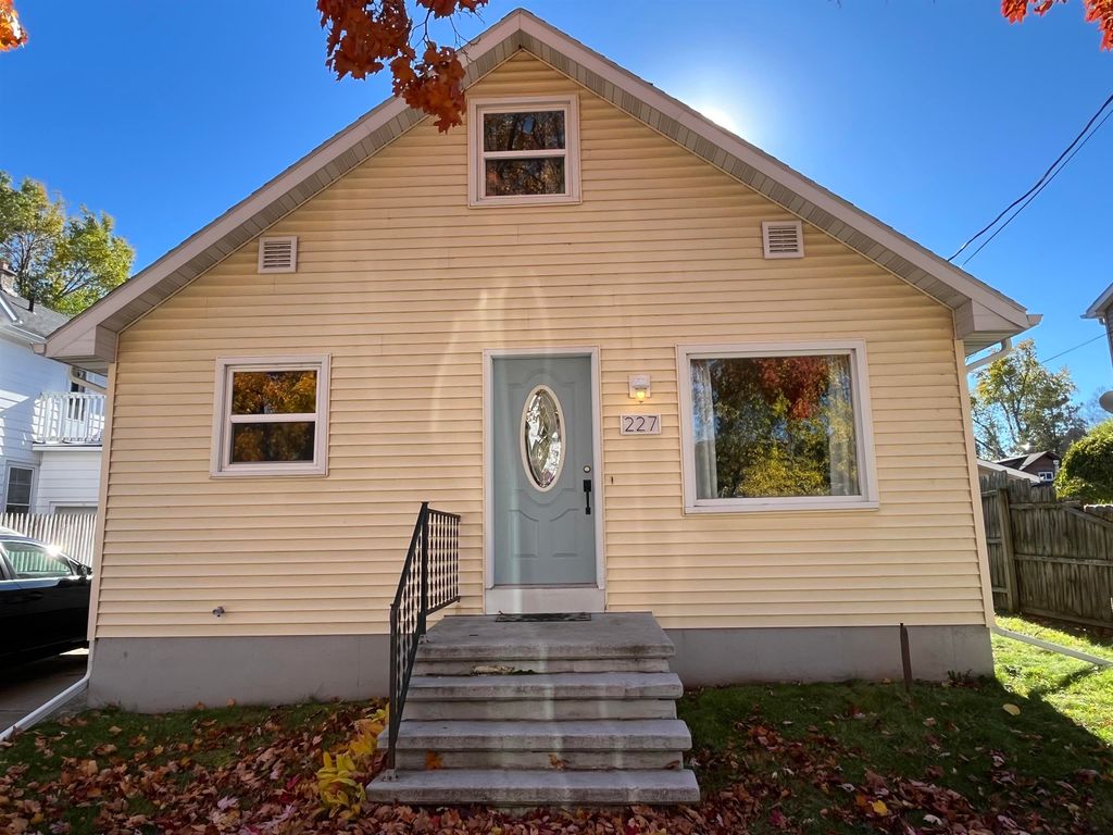 Photo of 227 E WINNEBAGO Street, APPLETON, WI 54911 (MLS # 50317742)