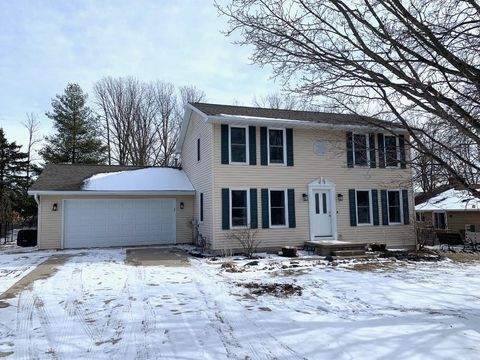 Photo of 2180 SPRING CREEK Circle, GREEN BAY, WI 54311 (MLS # 50321593)