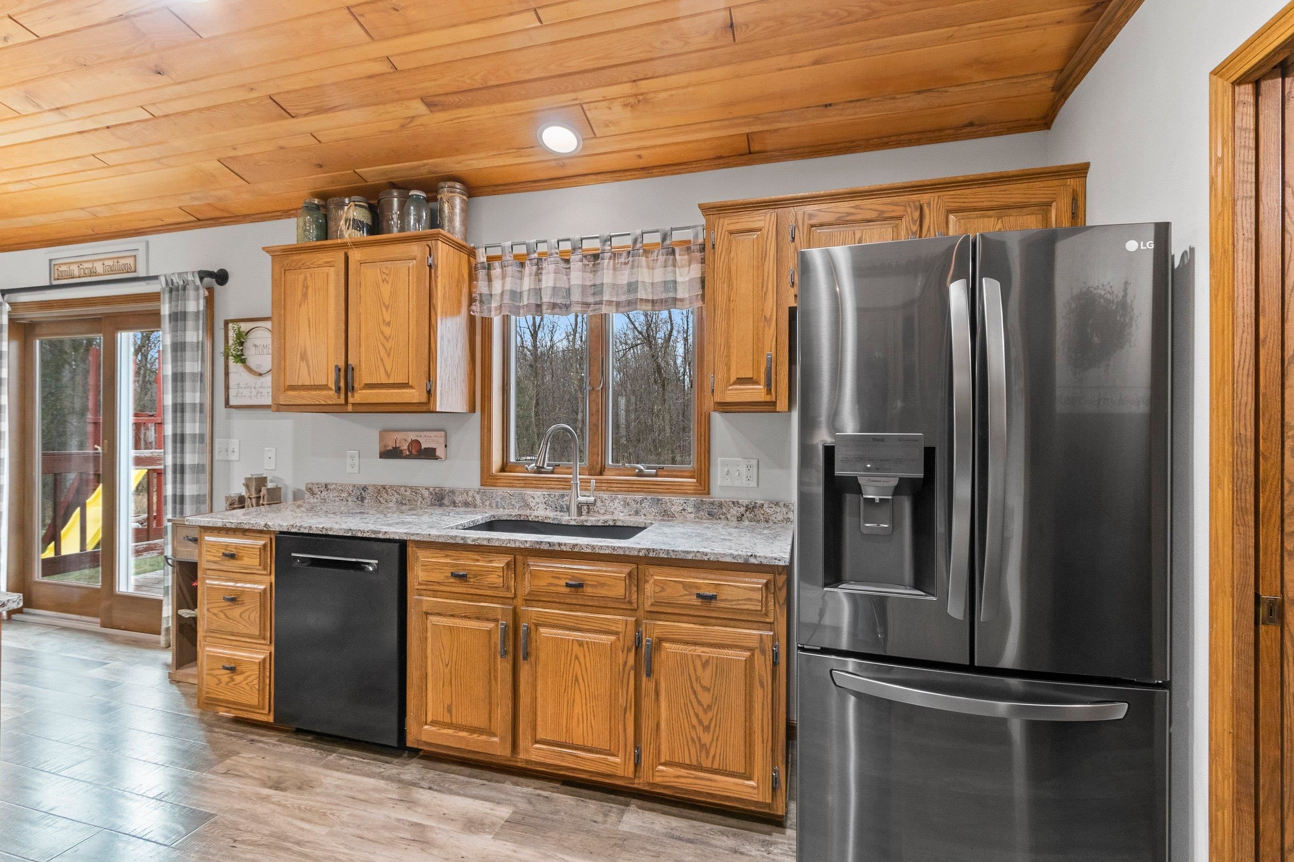 Shawano, Wisconsin 54166, United States, 3 Bedrooms Bedrooms, ,3 BathroomsBathrooms,Residential,Pending,29336