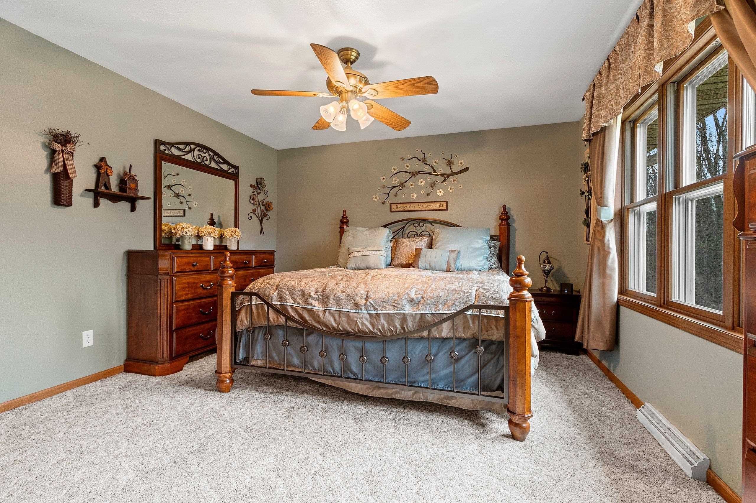 Shawano, Wisconsin 54166, United States, 3 Bedrooms Bedrooms, ,3 BathroomsBathrooms,Residential,Pending,29336