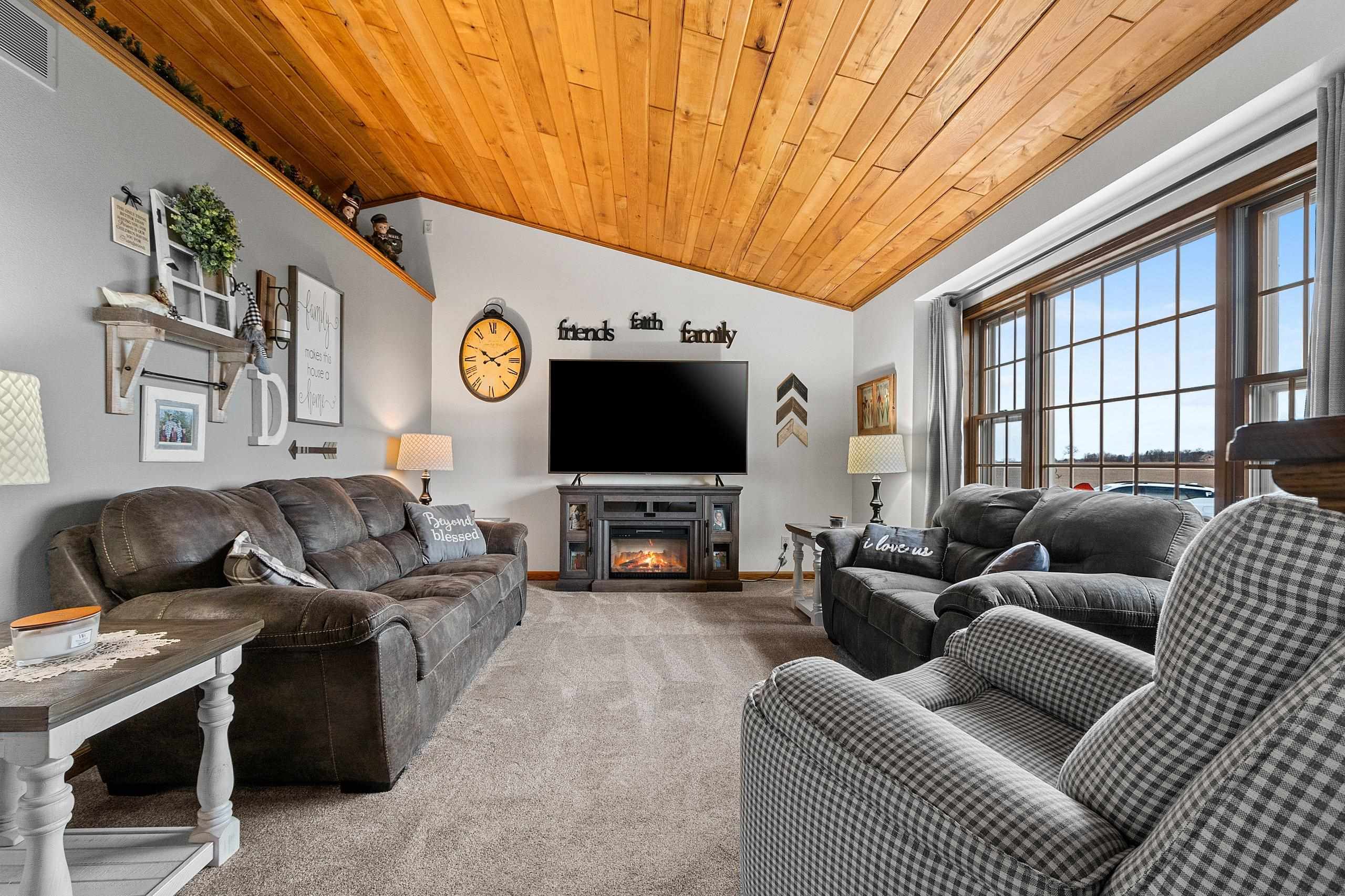 Shawano, Wisconsin 54166, United States, 3 Bedrooms Bedrooms, ,3 BathroomsBathrooms,Residential,Pending,29336