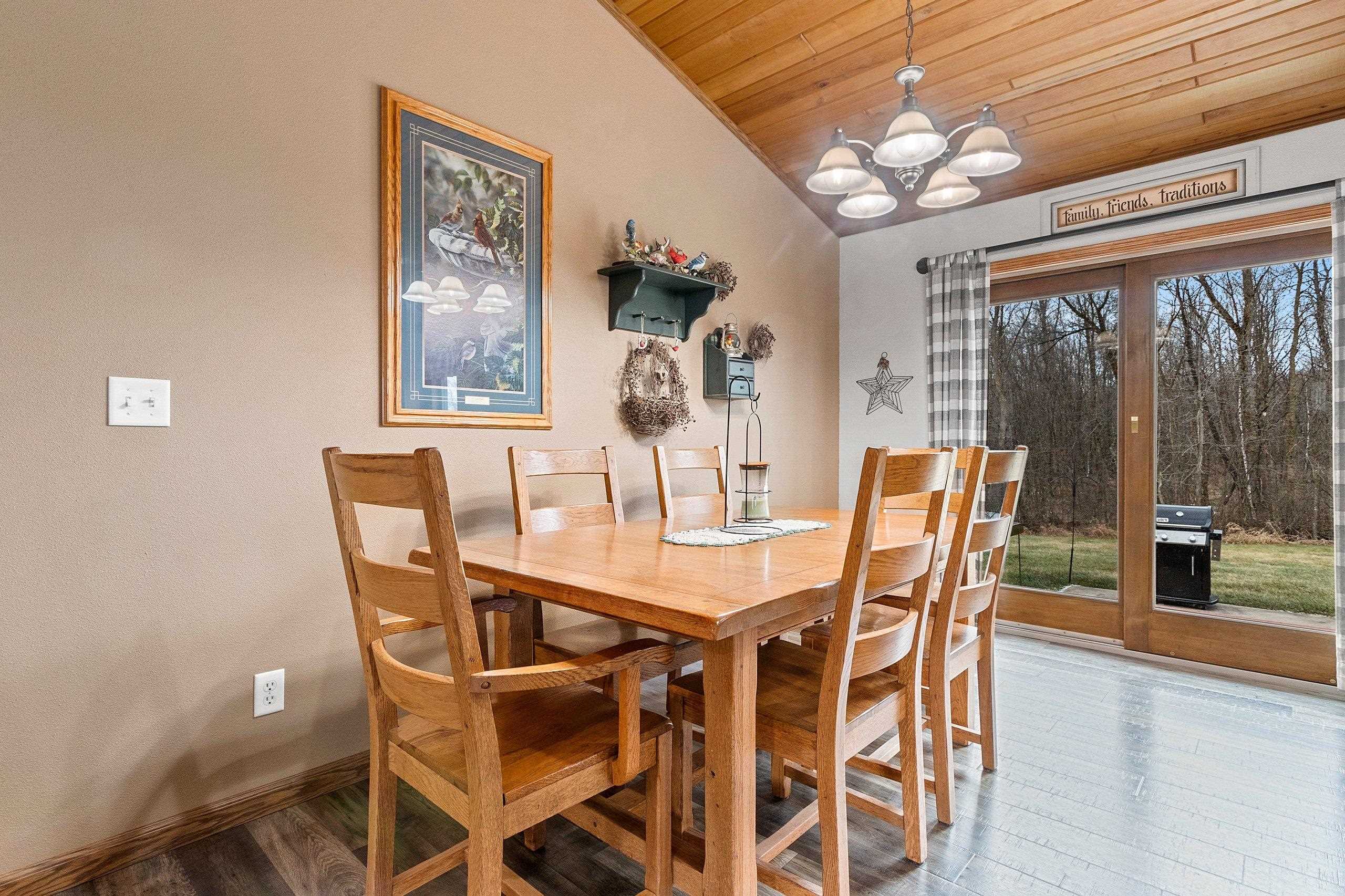 Shawano, Wisconsin 54166, United States, 3 Bedrooms Bedrooms, ,3 BathroomsBathrooms,Residential,Pending,29336