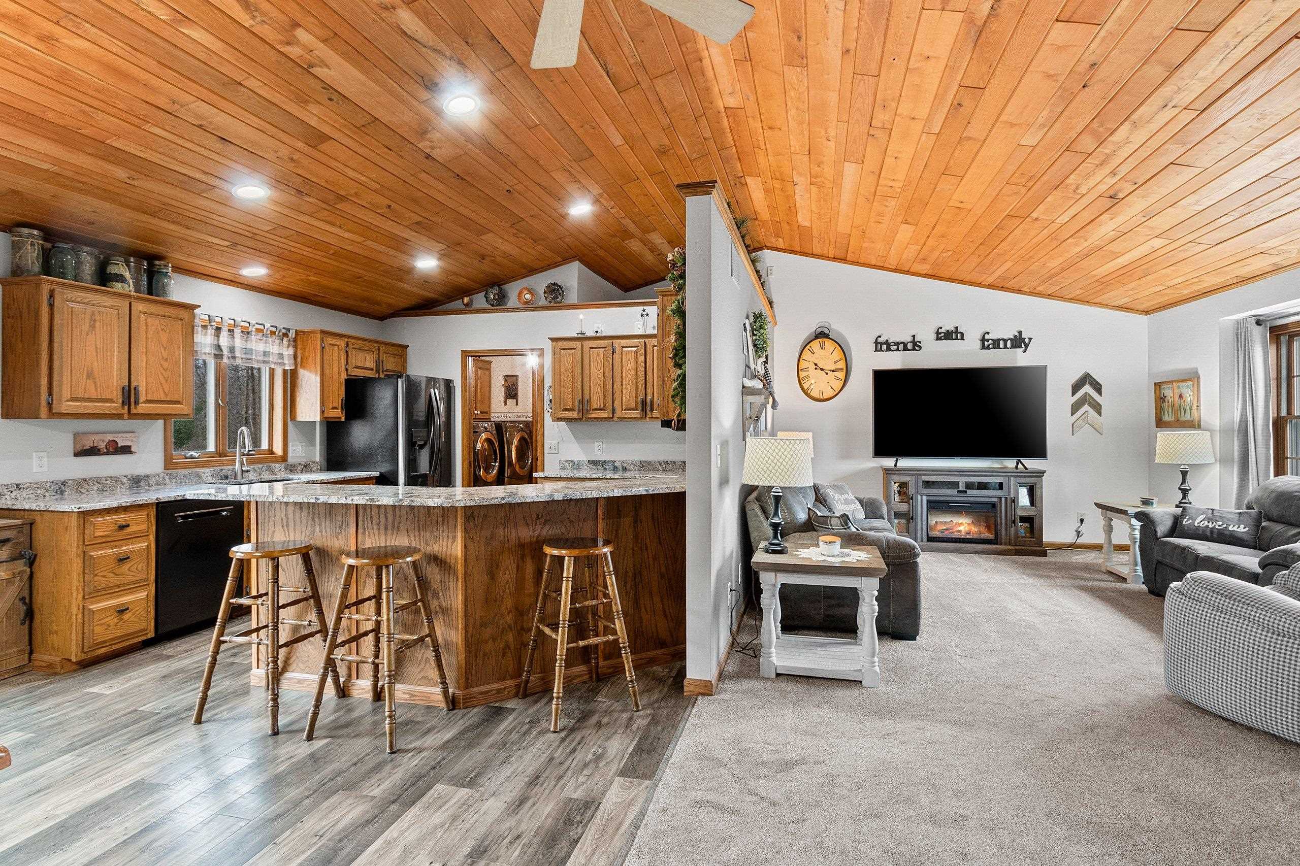 Shawano, Wisconsin 54166, United States, 3 Bedrooms Bedrooms, ,3 BathroomsBathrooms,Residential,Pending,29336