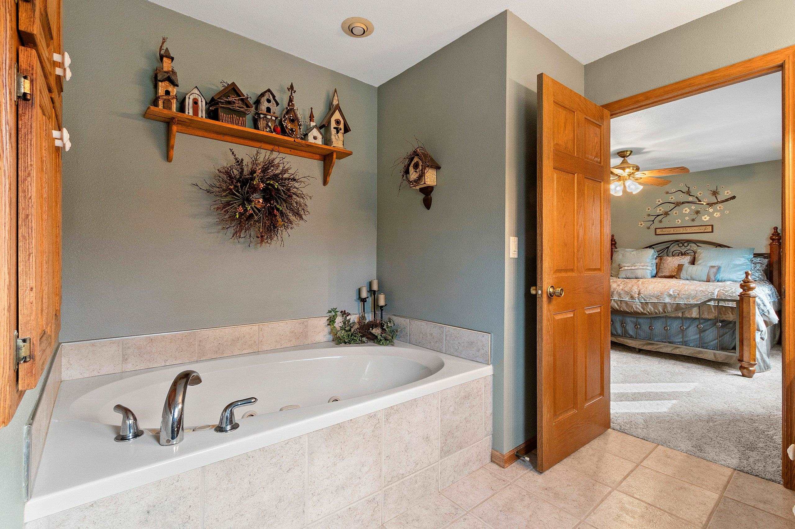 Shawano, Wisconsin 54166, United States, 3 Bedrooms Bedrooms, ,3 BathroomsBathrooms,Residential,Pending,29336