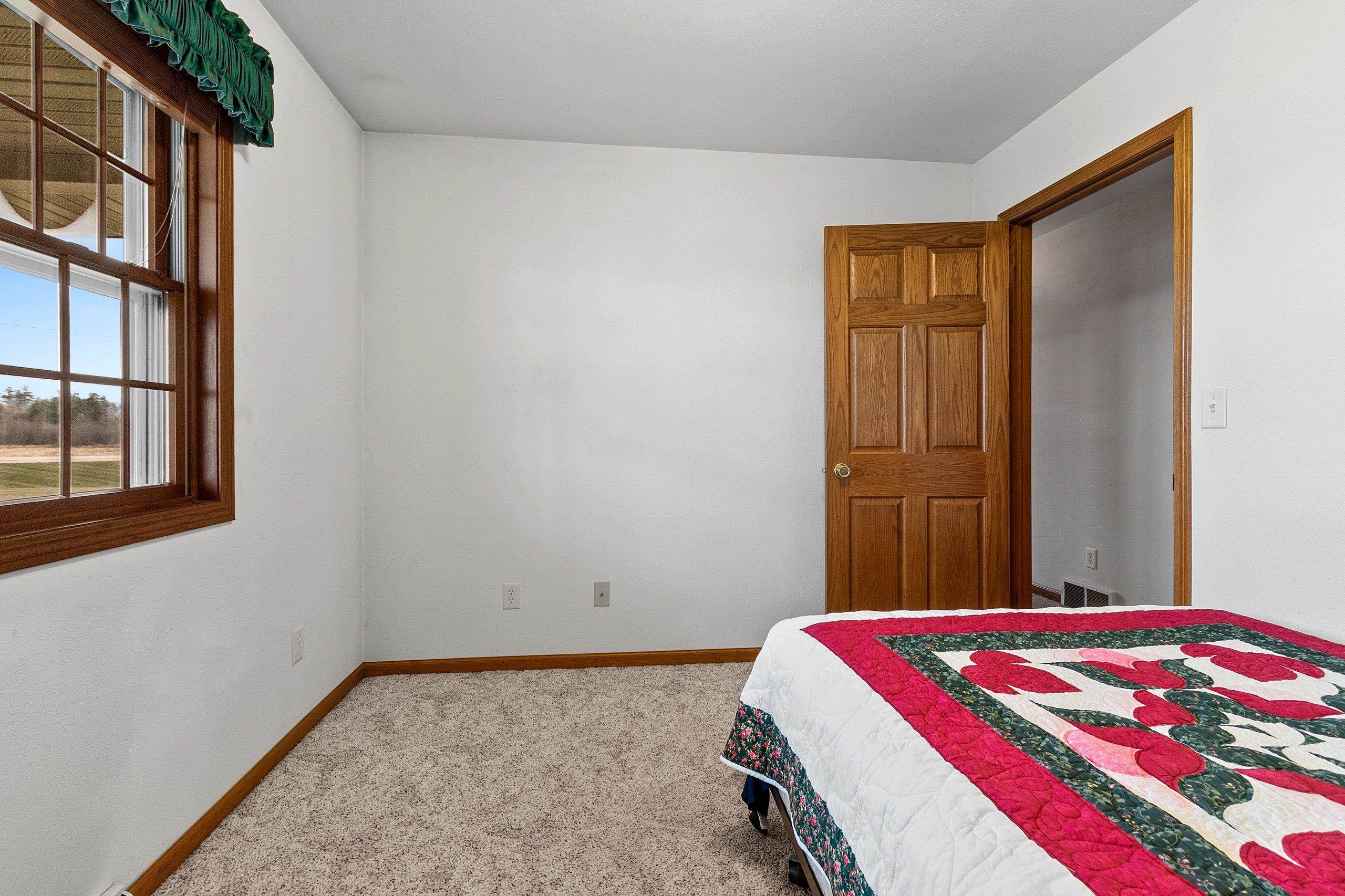 Shawano, Wisconsin 54166, United States, 3 Bedrooms Bedrooms, ,3 BathroomsBathrooms,Residential,Pending,29336