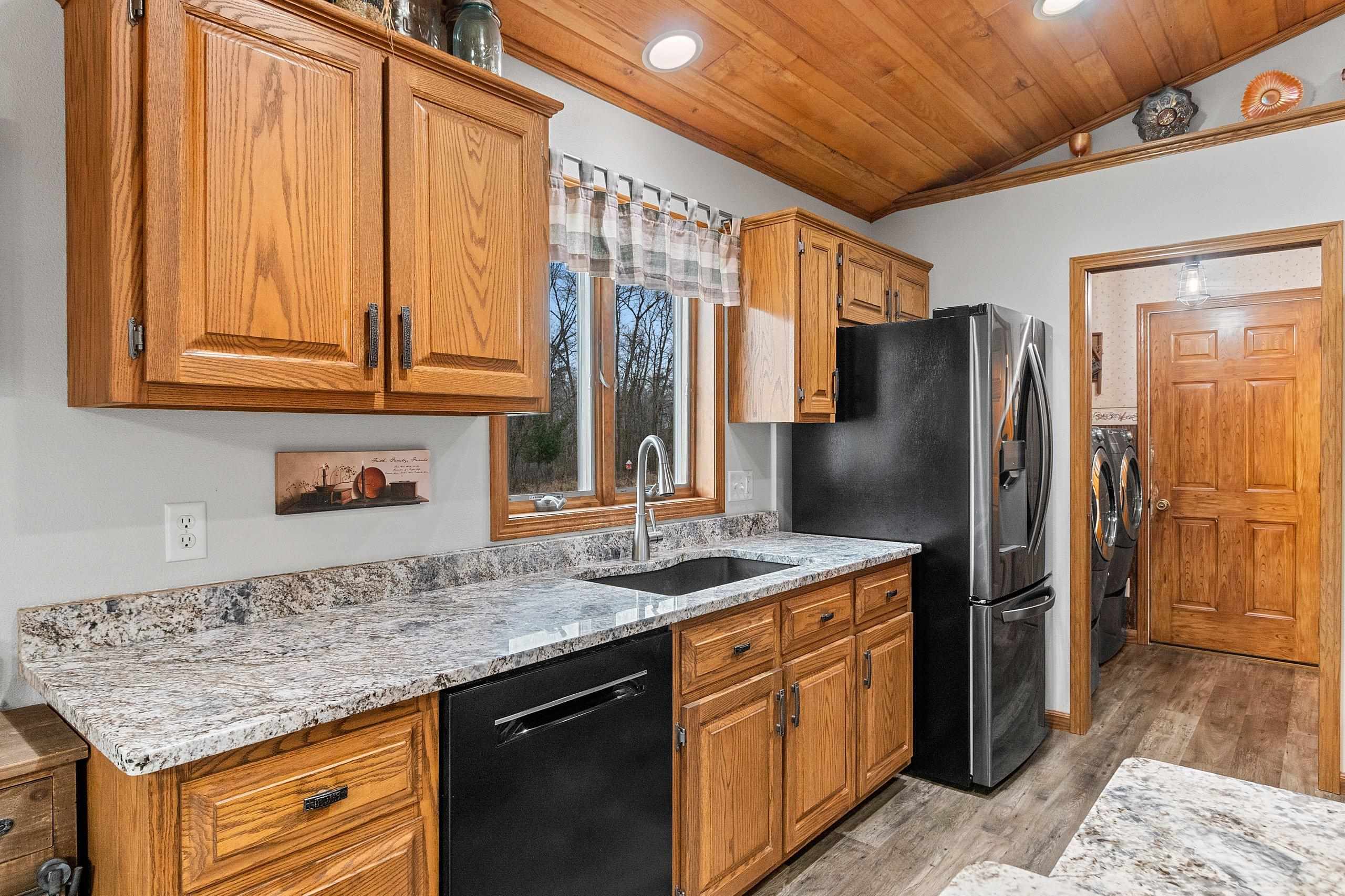 Shawano, Wisconsin 54166, United States, 3 Bedrooms Bedrooms, ,3 BathroomsBathrooms,Residential,Pending,29336