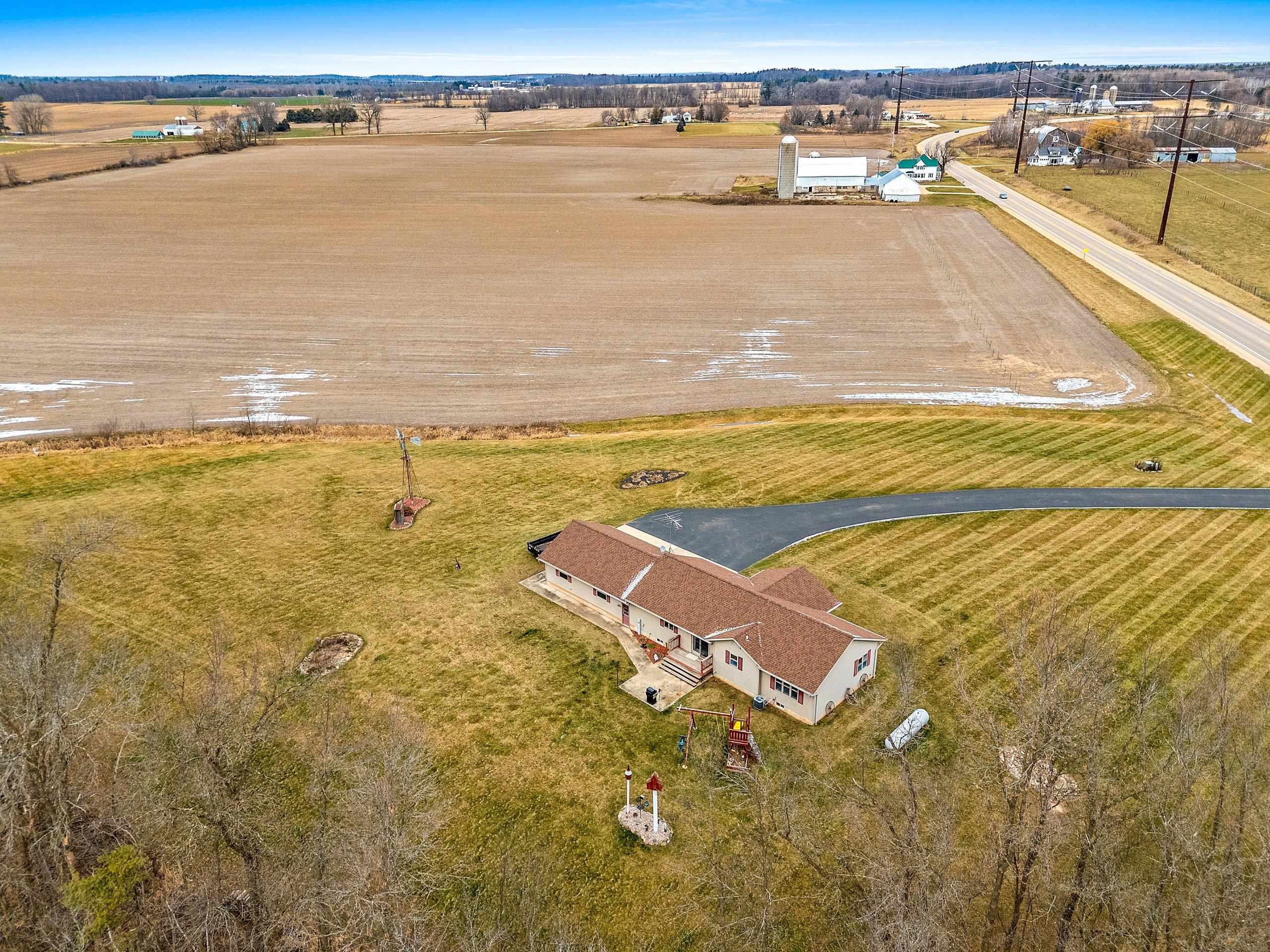 Shawano, Wisconsin 54166, United States, 3 Bedrooms Bedrooms, ,3 BathroomsBathrooms,Residential,Pending,29336