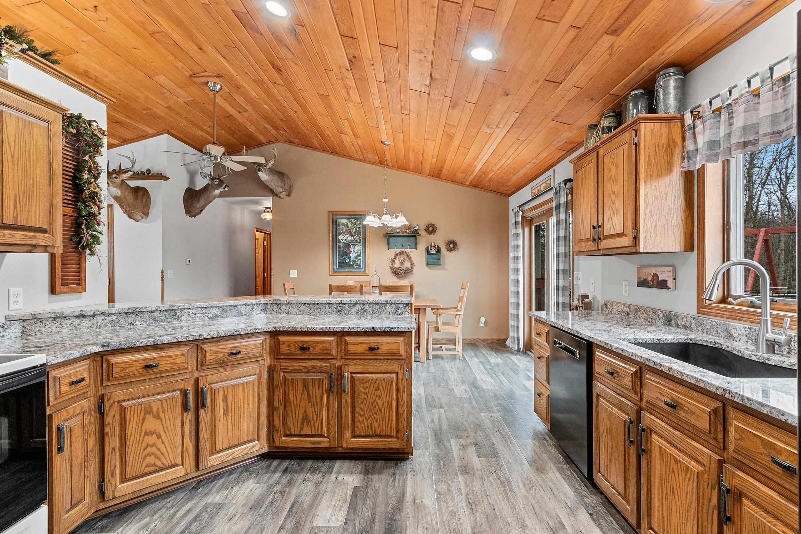 Shawano, Wisconsin 54166, United States, 3 Bedrooms Bedrooms, ,3 BathroomsBathrooms,Residential,Pending,29336