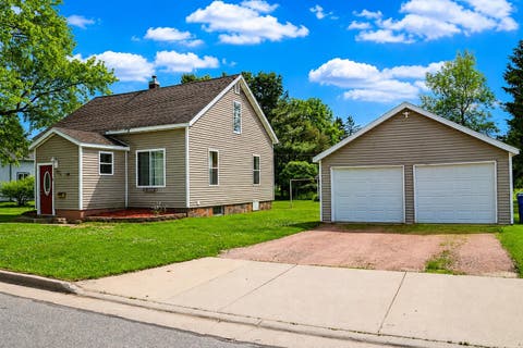 Photo of 304 N THOMAS Street, MERRILL, WI 54452 (MLS # 50327394)