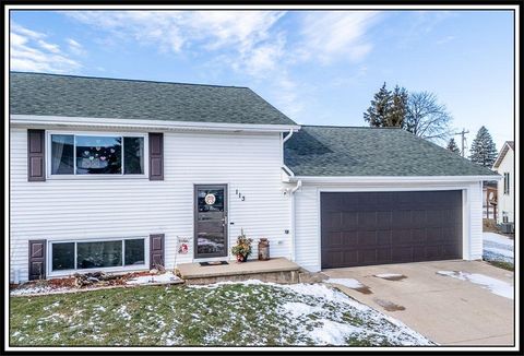 Photo of 113 WILLIAM Court, HORTONVILLE, WI 54944 (MLS # 50320101)