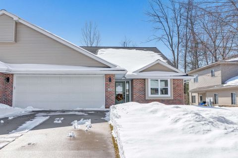 Photo of 1495 SNOWSHOE Trail, SUAMICO, WI 54173 (MLS # 50323025)