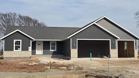 Photo of 8372 MARLO Avenue, NEENAH, WI 54956 (MLS # 50323188)