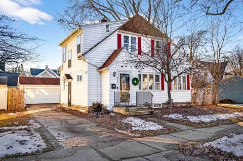 Photo of 333 W SPRING Street, APPLETON, WI 54911 (MLS # 50319890)