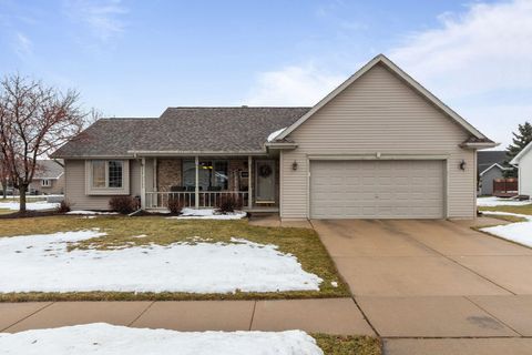 Photo of 1992 MAYFLOWER Street, KAUKAUNA, WI 54130 (MLS # 50319430)