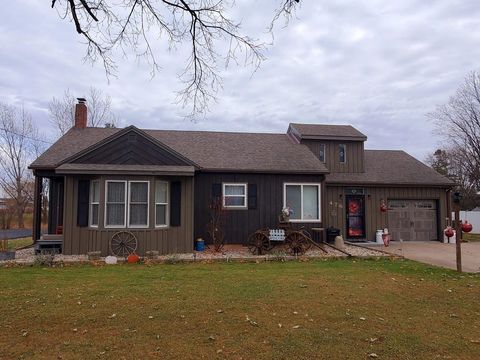 Photo of 476 N BRIDGE Street, MANAWA, WI 54949 (MLS # 50318397)