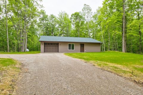 Photo of W9701 MAKWA Court, CRIVITZ, WI 54114 (MLS # 50305142)