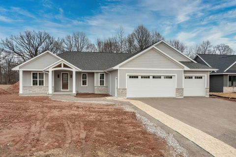 Photo of 387 BAYWOOD Trail, GREEN BAY, WI 54311 (MLS # 50321887)