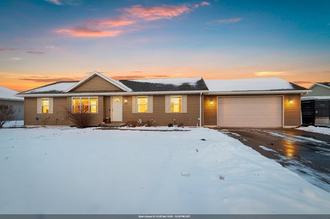 Photo of 2113 BUFFLEHEAD Lane, GREEN BAY, WI 54311 (MLS # 50319656)