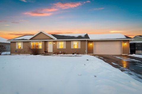 Photo of 2113 BUFFLEHEAD Lane, GREEN BAY, WI 54311 (MLS # 50319656)