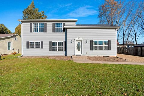 Photo of 508 WAUPACA Street, FREMONT, WI 54940 (MLS # 50318351)