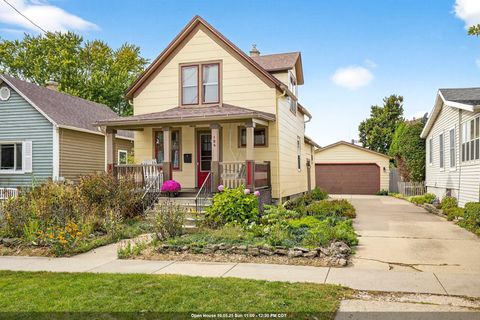 Photo of 126 5TH Street, NEENAH, WI 54956 (MLS # 50316136)