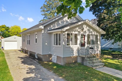 Photo of 1365 DAY Street, GREEN BAY, WI 54302 (MLS # 50316196)