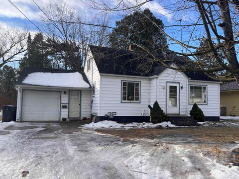 Photo of 720 E FULTON Street, WAUPACA, WI 54981 (MLS # 50320142)