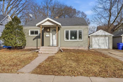 Photo of 400 S OUTAGAMIE Street, APPLETON, WI 54914 (MLS # 50322295)