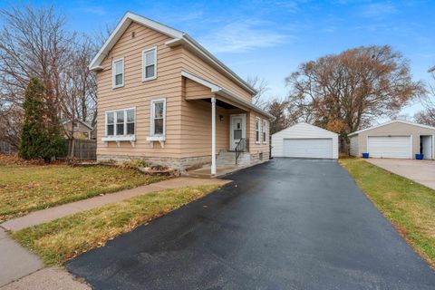 Photo of 246 W 18TH Avenue, OSHKOSH, WI 54902 (MLS # 50318560)