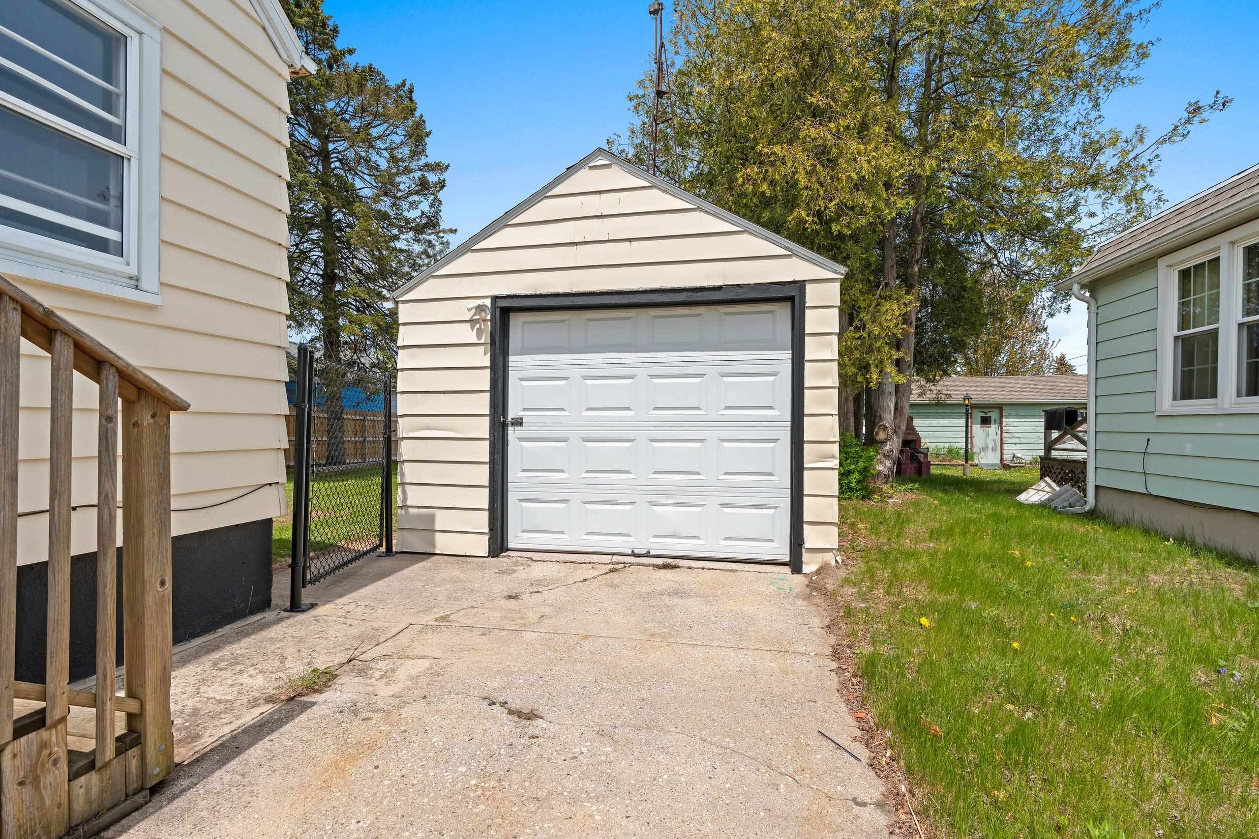 Two Rivers, Wisconsin 54241, United States, 2 Bedrooms Bedrooms, ,1 BathroomBathrooms,Residential,Pending,134026