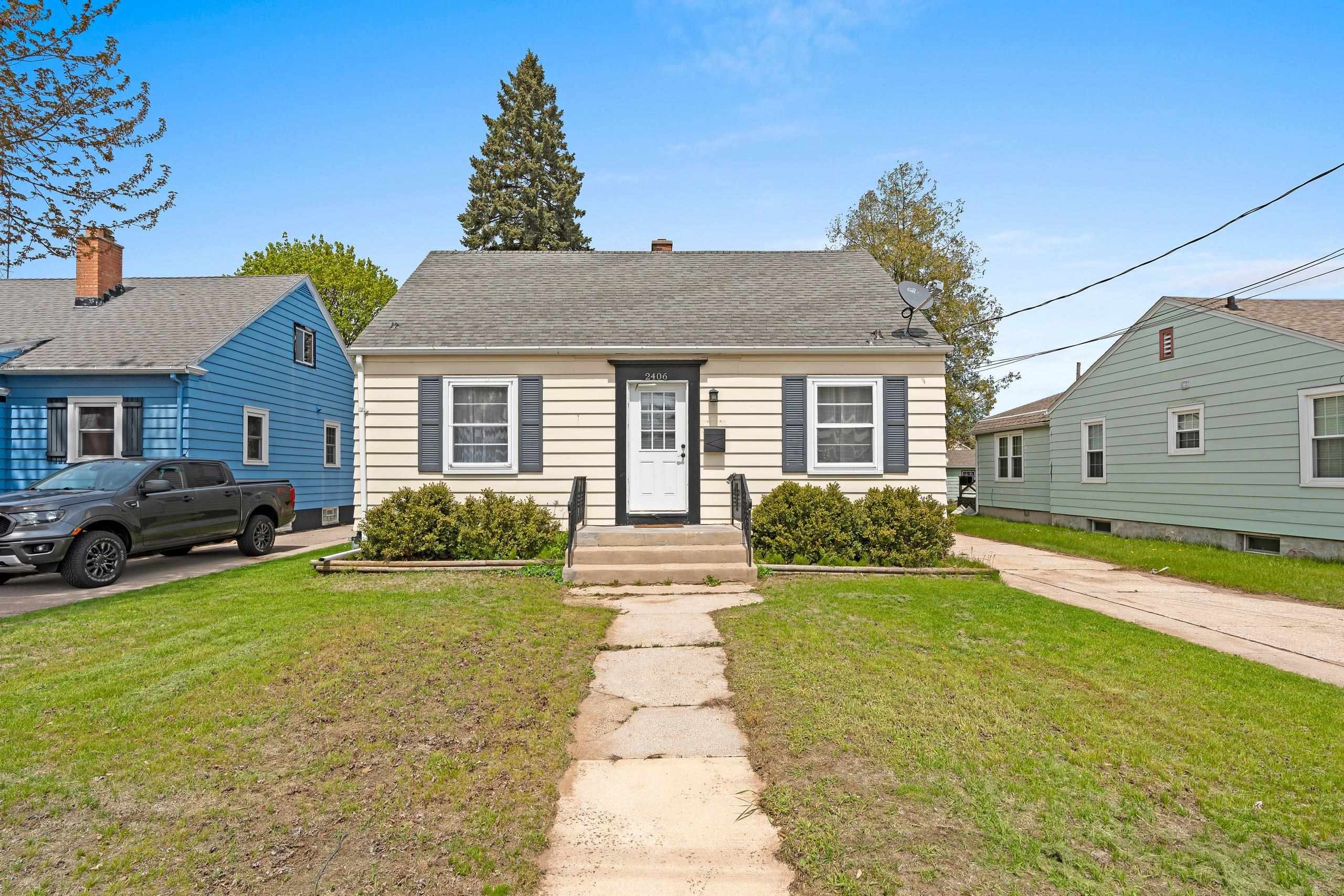 Two Rivers, Wisconsin 54241, United States, 2 Bedrooms Bedrooms, ,1 BathroomBathrooms,Residential,Pending,134026