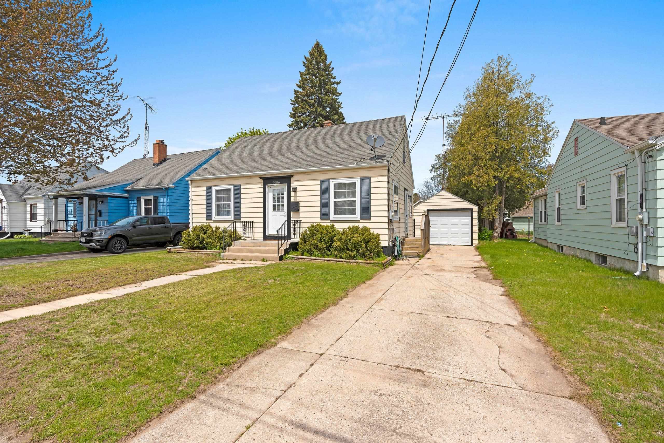 Two Rivers, Wisconsin 54241, United States, 2 Bedrooms Bedrooms, ,1 BathroomBathrooms,Residential,Pending,134026