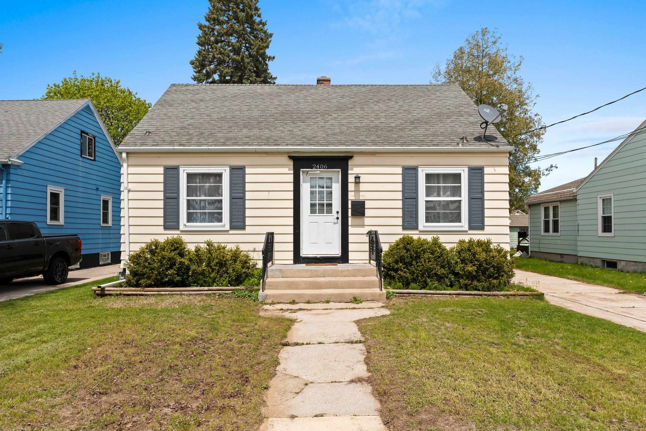 Two Rivers, Wisconsin 54241, United States, 2 Bedrooms Bedrooms, ,1 BathroomBathrooms,Residential,Pending,134026