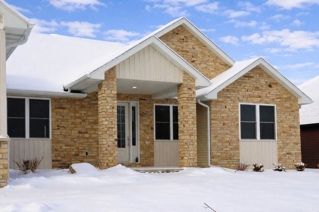 Photo of 266 E SWEETWATER Way, APPLETON, WI 54913 (MLS # 50319490)
