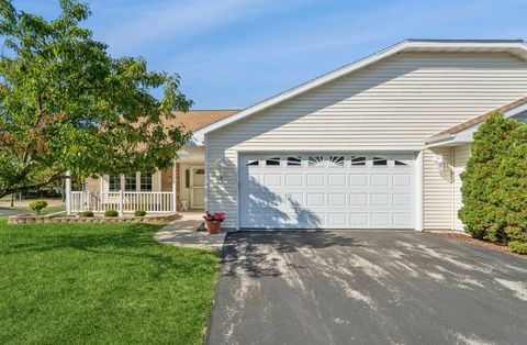 Photo of 5 YORKSHIRE Drive, FOND DU LAC, WI 54935 (MLS # 50316625)