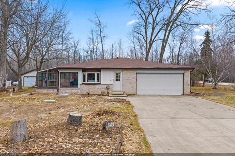 Photo of 1543 LAKEVIEW Drive, GREEN BAY, WI 54313 (MLS # 50321874)