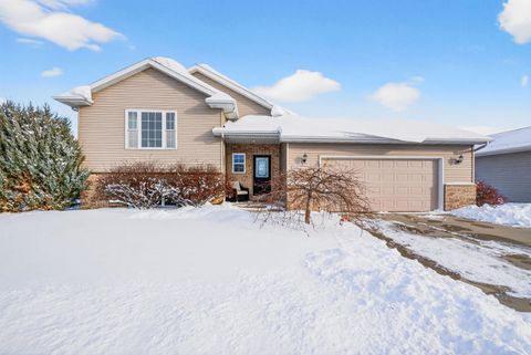 Photo of 2520 MARATHON Avenue, NEENAH, WI 54956 (MLS # 50319162)