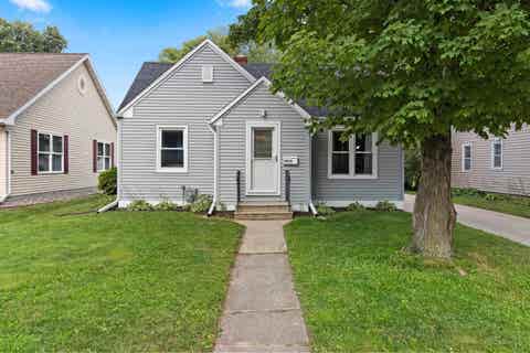 Photo of 1014 WILSON Avenue, GREEN BAY, WI 54303 (MLS # 50330212)