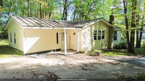 Photo of E2954 LAKE Road, IOLA, WI 54945 (MLS # 50315711)
