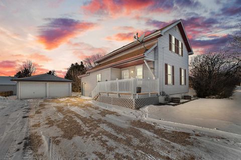 Photo of 1747 GEORGIA Street, OSHKOSH, WI 54902 (MLS # 50320543)