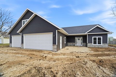 Photo of 224 N 9TH Street, HILBERT, WI 54129 (MLS # 50323157)