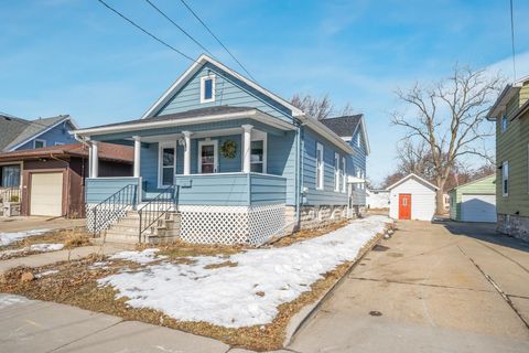 Photo of 1370 CEAPE Avenue, OSHKOSH, WI 54901 (MLS # 50321835)